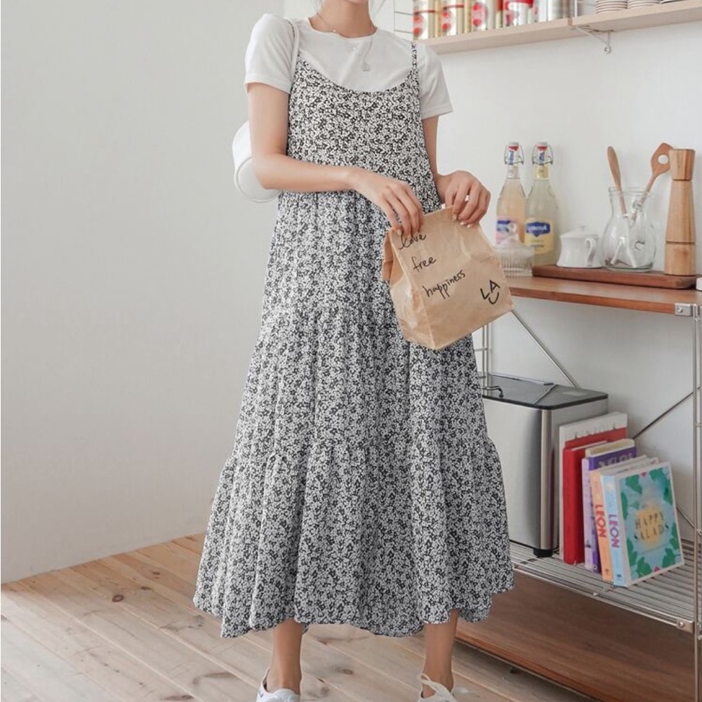 Chic Black and White Floral Maxi Dress